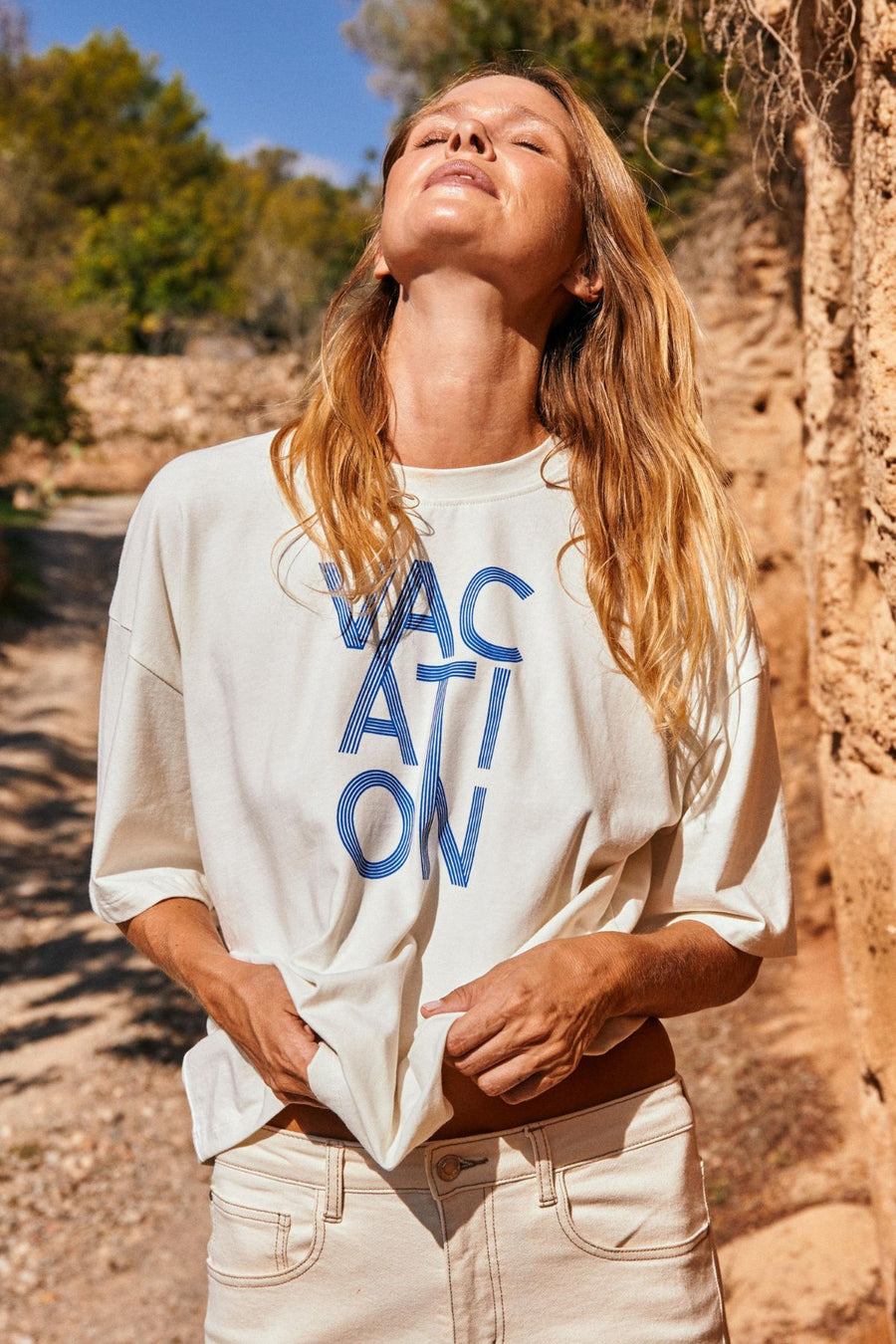 FQFENJAL - T-SHIRT MIT PRINT - WEISS UND BLAU