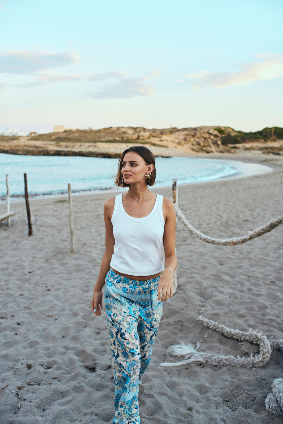 FQHI – RIPPENGESTRICKTES TOP - WEISS