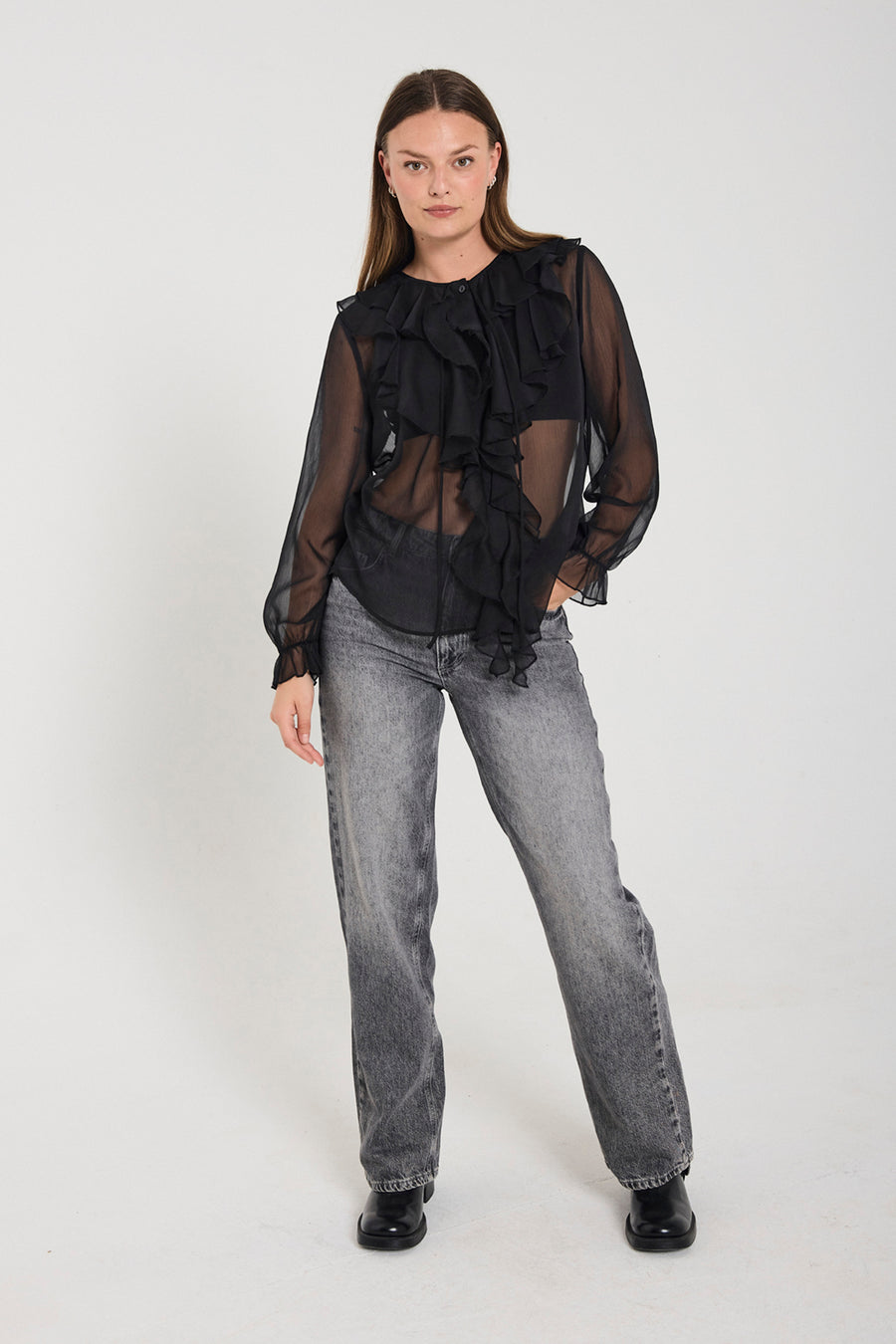 FQDITTE – BLUSE MIT RÜSCHEN - SCHWARZ