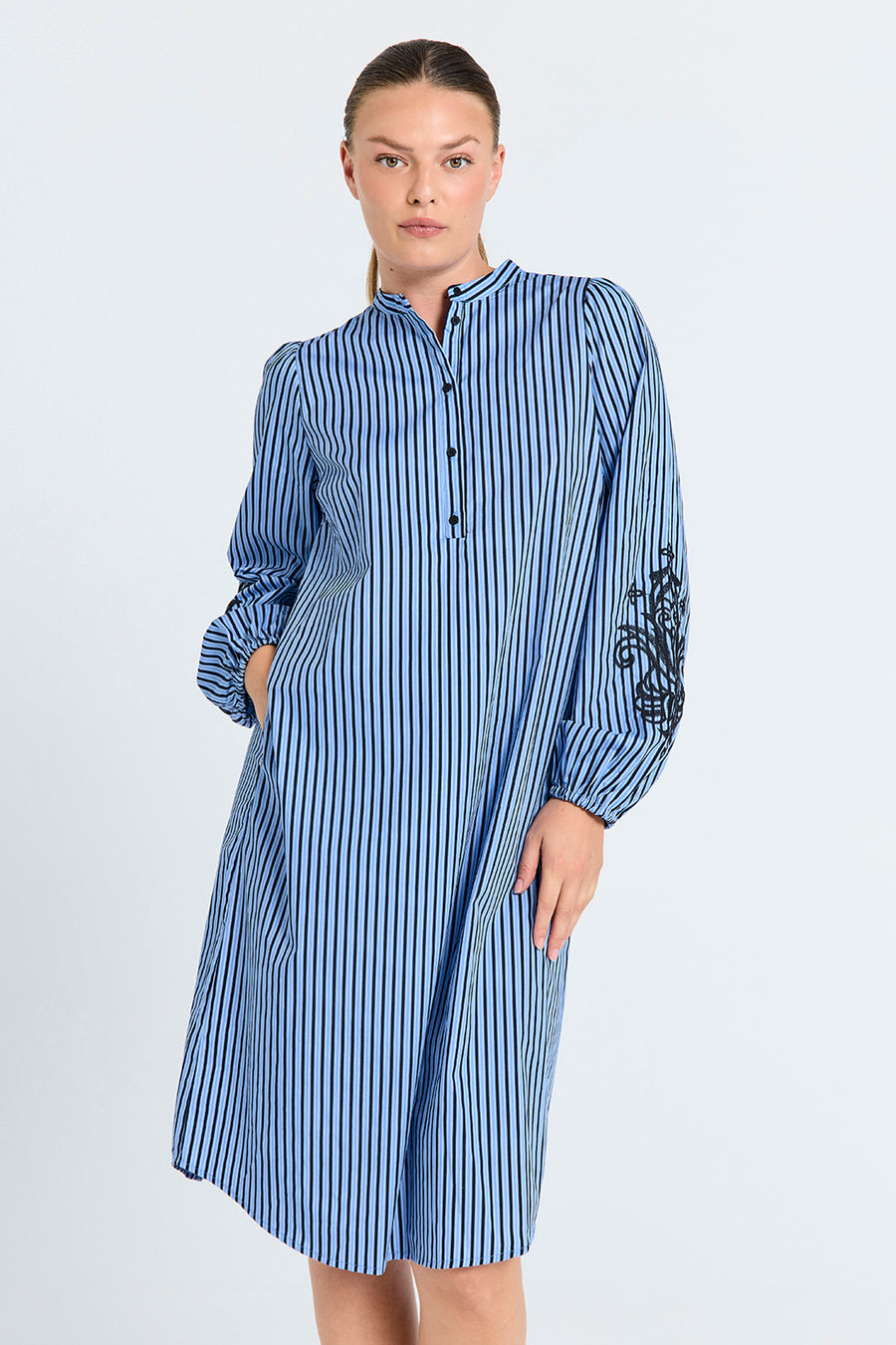 FQJOLIE – GESTREIFTES KLEID - BLAU