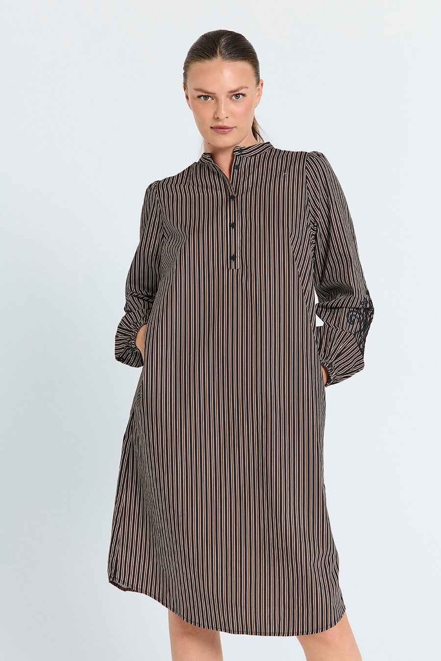 FQJOLIE – GESTREIFTES KLEID - SCHWARZ UND BRAUN
