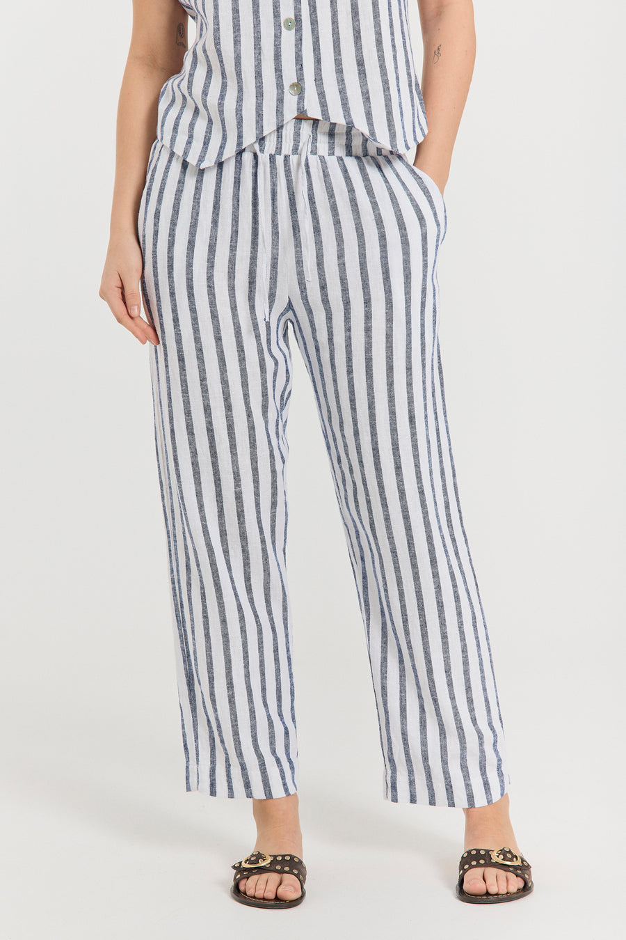 FQLAVISCO - GESTREIFTE KNÖCHELLANGE HOSE - WEISS UND BLAU