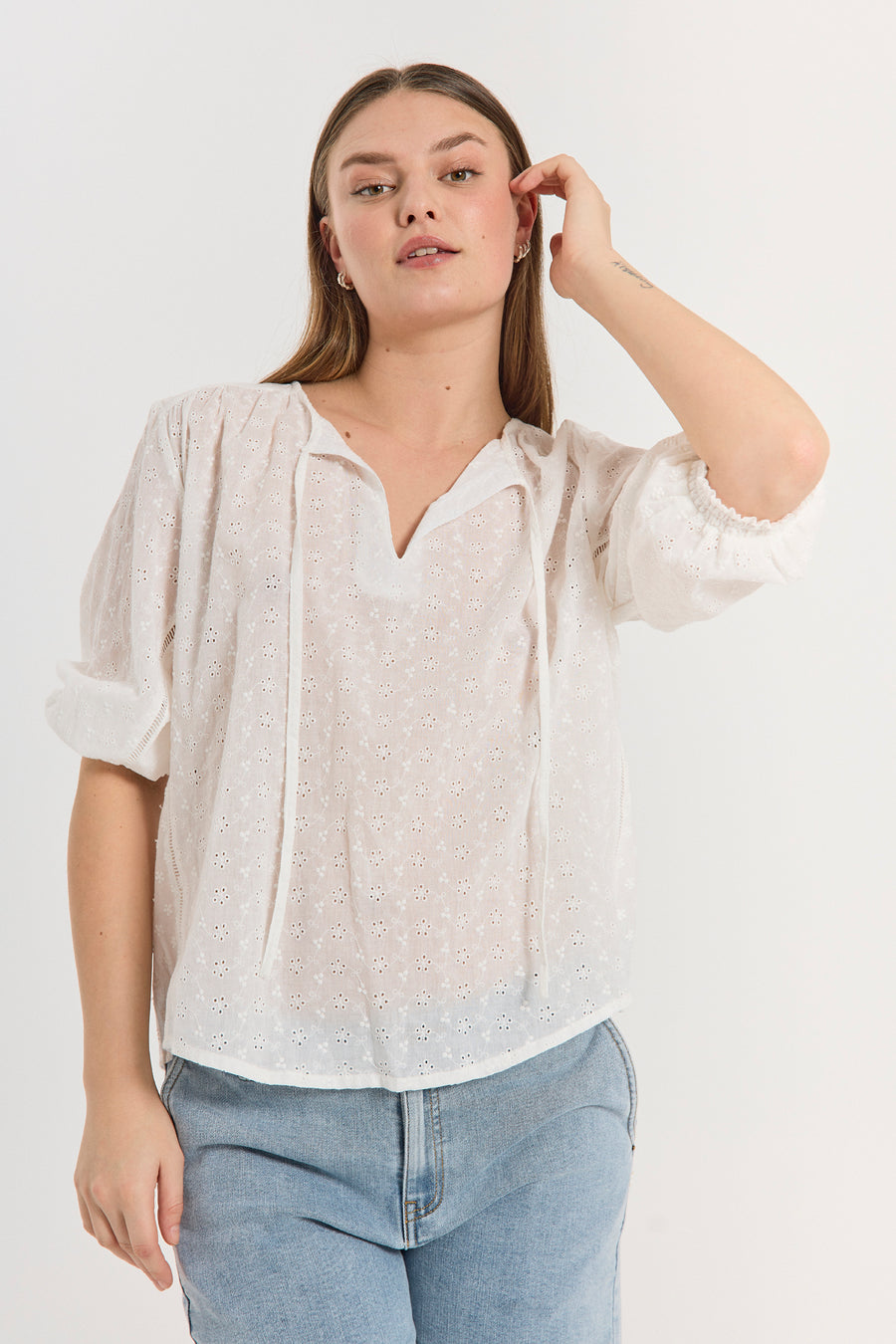 FQDIVA - HEMD MIT FLORALEM LOCHMUSTER - WEISS