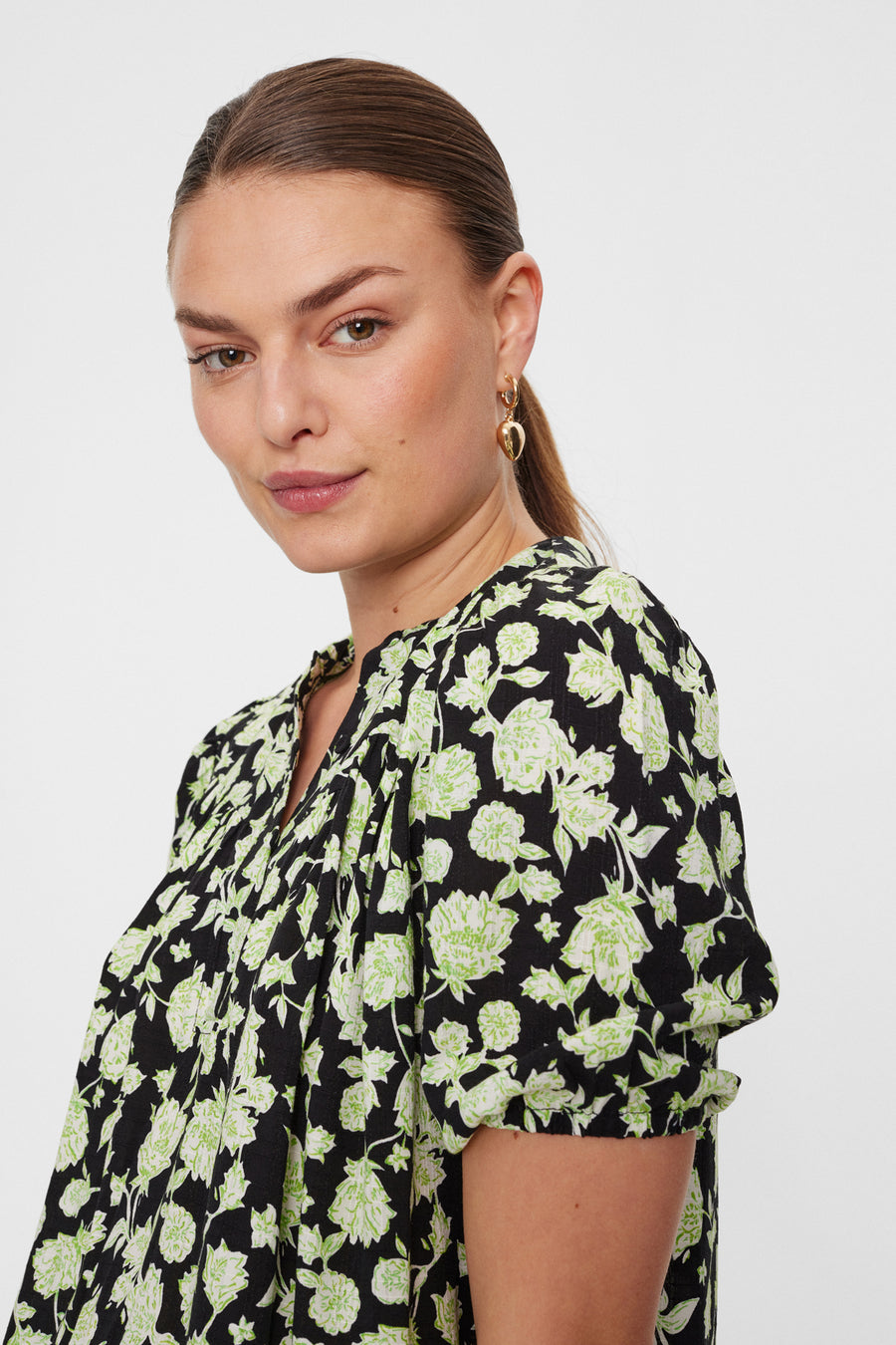 FQEBELLO - BLUSE MIT BLUMENPRINT - SCHWARZ UND GRUN