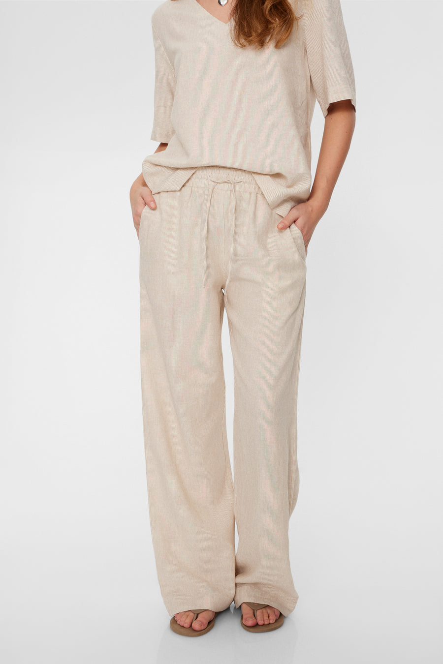 FQLAVA - HOSE MIT STREIFENMUSTER - WEISS UND BEIGE