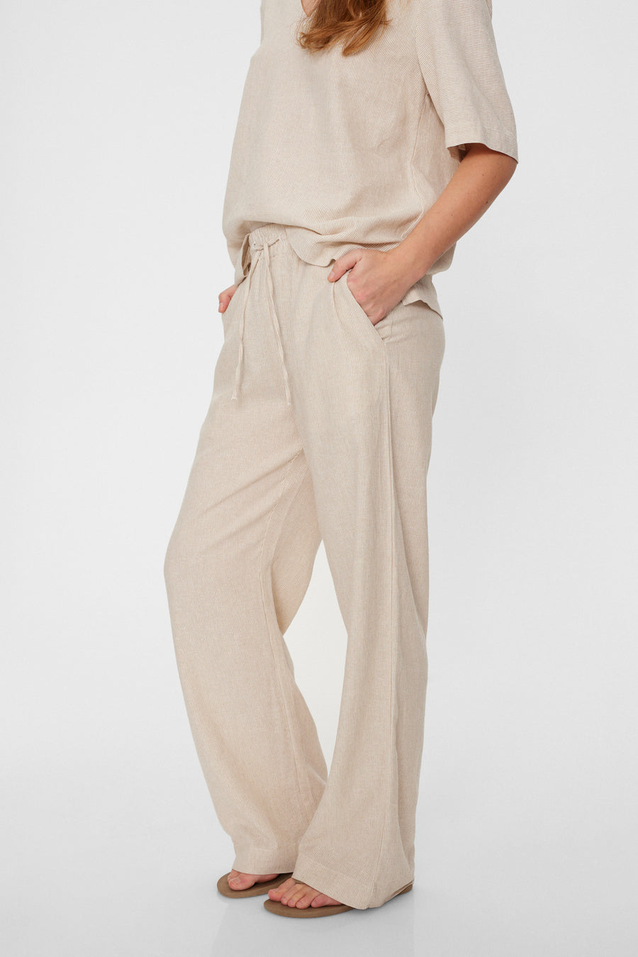 FQLAVA - HOSE MIT STREIFENMUSTER - WEISS UND BEIGE