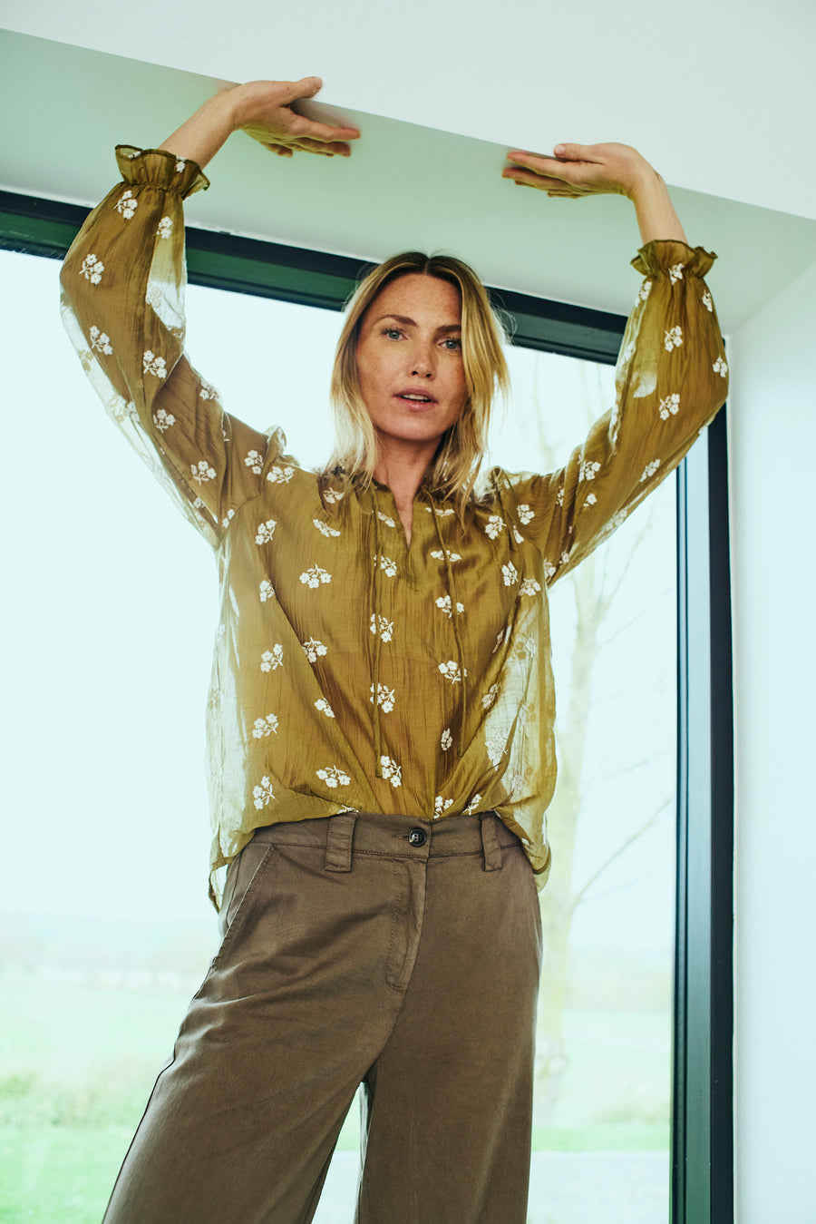 FQWENDY – BLUSE MIT FLORALER STICKEREI - BRAUN