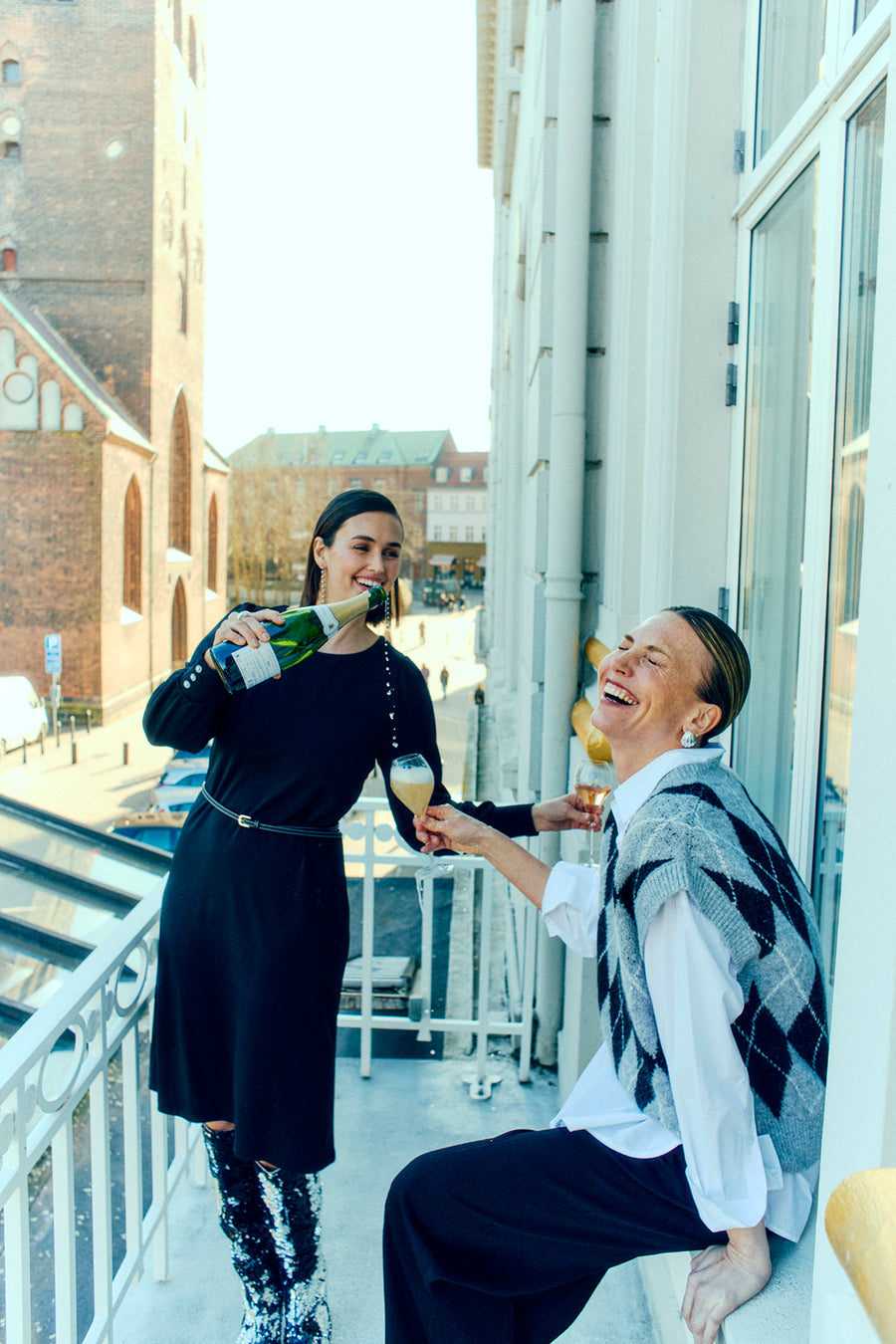 FQELVA – KLEID MIT BALLONÄRMELN - SCHWARZ