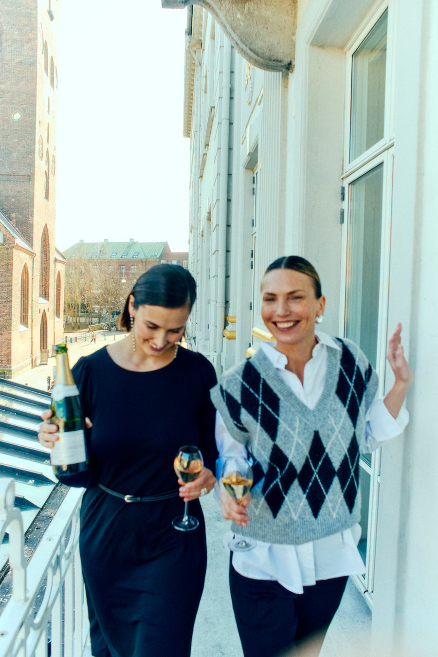 FQELVA – KLEID MIT BALLONÄRMELN - SCHWARZ