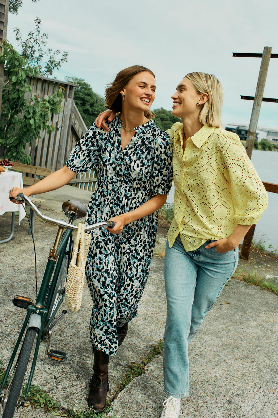 FQADNEY – KLEID MIT PRINT - BLAU