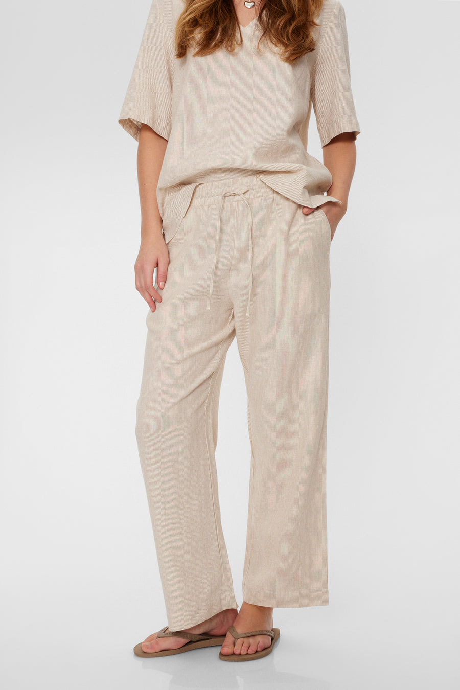 FQLAVA - HOSE MIT STREIFENMUSTER - WEISS UND BEIGE