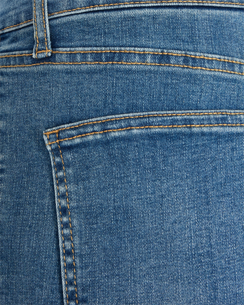 FQHARLOW - ENG GESCHNITTENE JEANS - BLAU