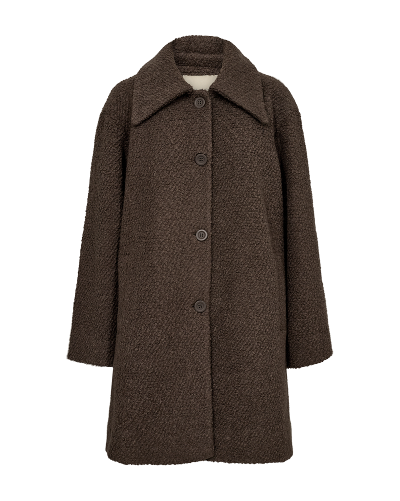 The FQSIXTY - JACKE - BRAUN is a long, brown coat featuring a wide collar, four large front buttons, and straight sleeves. It has a woven texture for an elegant look and weite Passform for stylish comfort.