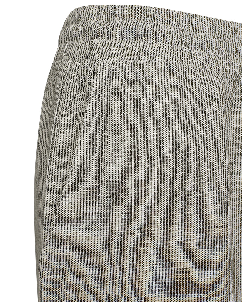 FQLAVA - HOSE MIT STREIFENMUSTER - GRUN UND WEISS