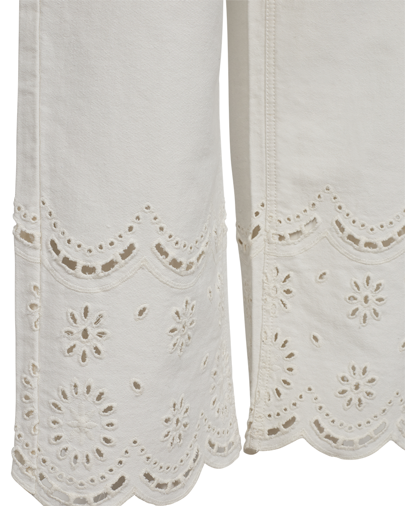 FQTANNI – HOSE MIT STICKEREI - WEISS