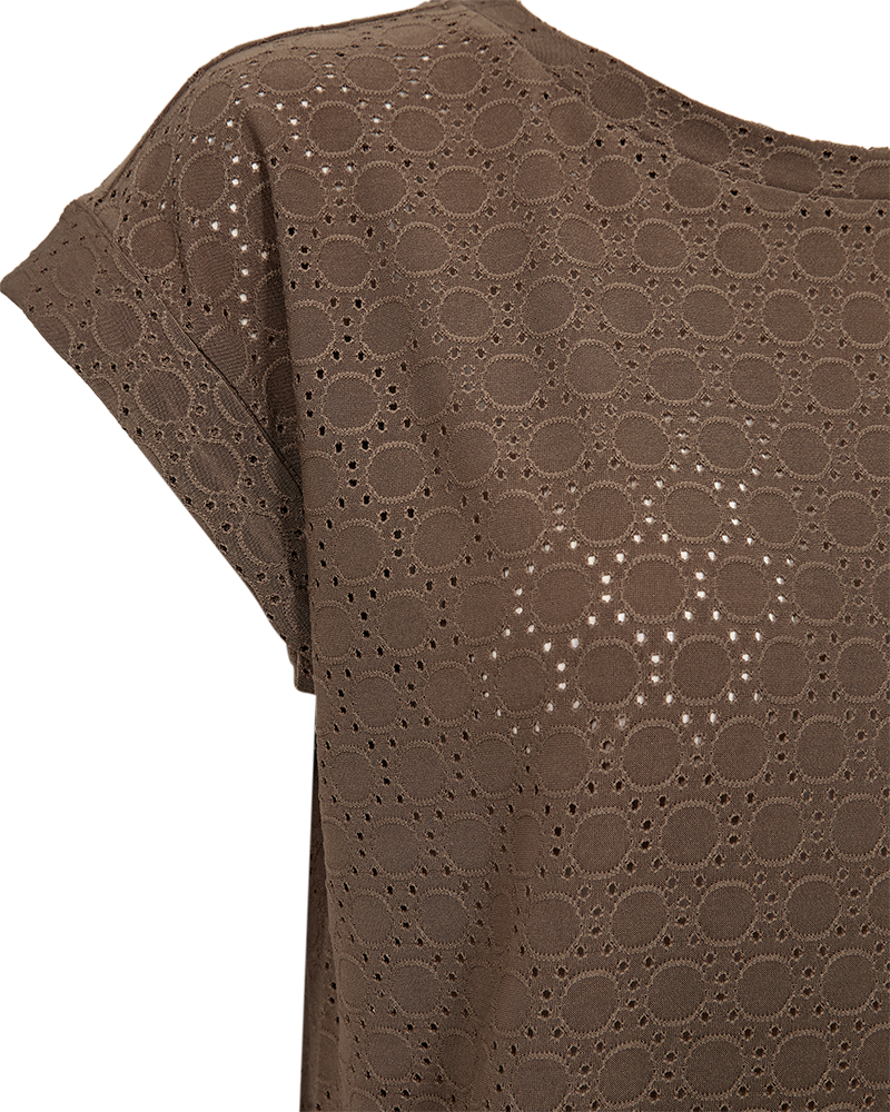 FQBLOND – T-SHIRT MIT LOCHMUSTER - BRAUN